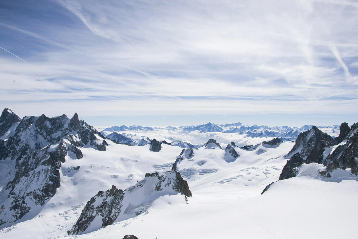Panorama montano innevato, immagine categoria abbigliamento tecnico Monface Autunno-Inverno.